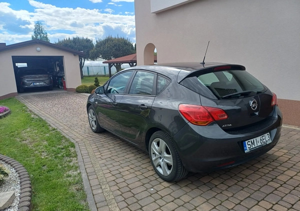 Opel Astra cena 23000 przebieg: 186000, rok produkcji 2012 z Mikołów małe 106